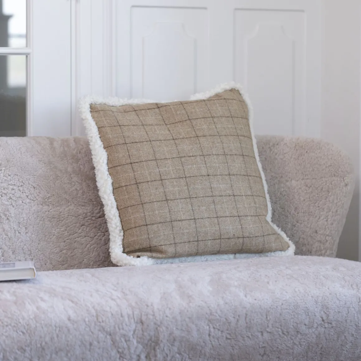 Checked Collection | Uldpude | Korthåret | 52x52 cm