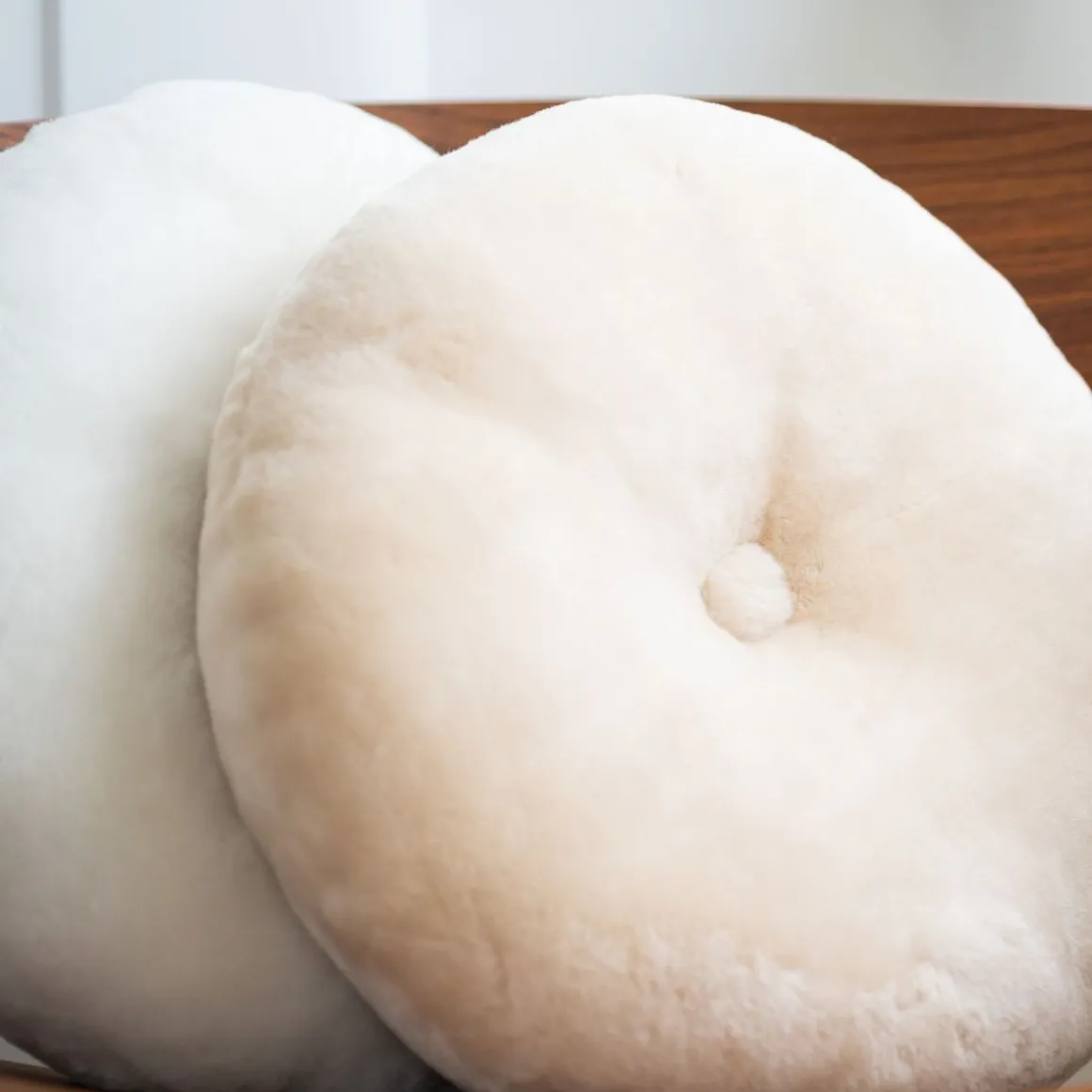 Lammeskindspude | Moccasin | Dobbeltsidet | Ø45 cm