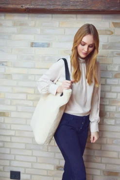 Leonora Shopper