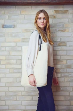 Leonora Shopper