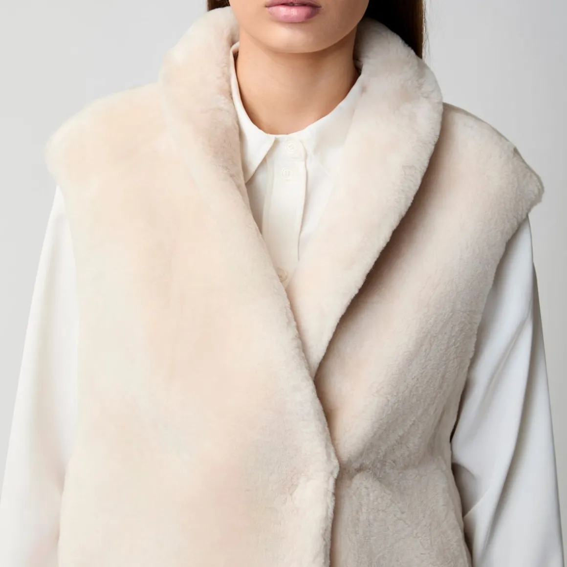 Lorena Vest