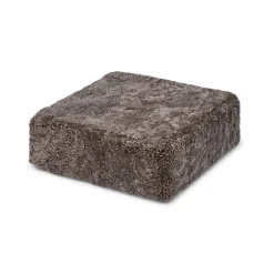Puf | Korthåret | New Zealand | 40x40x13 cm