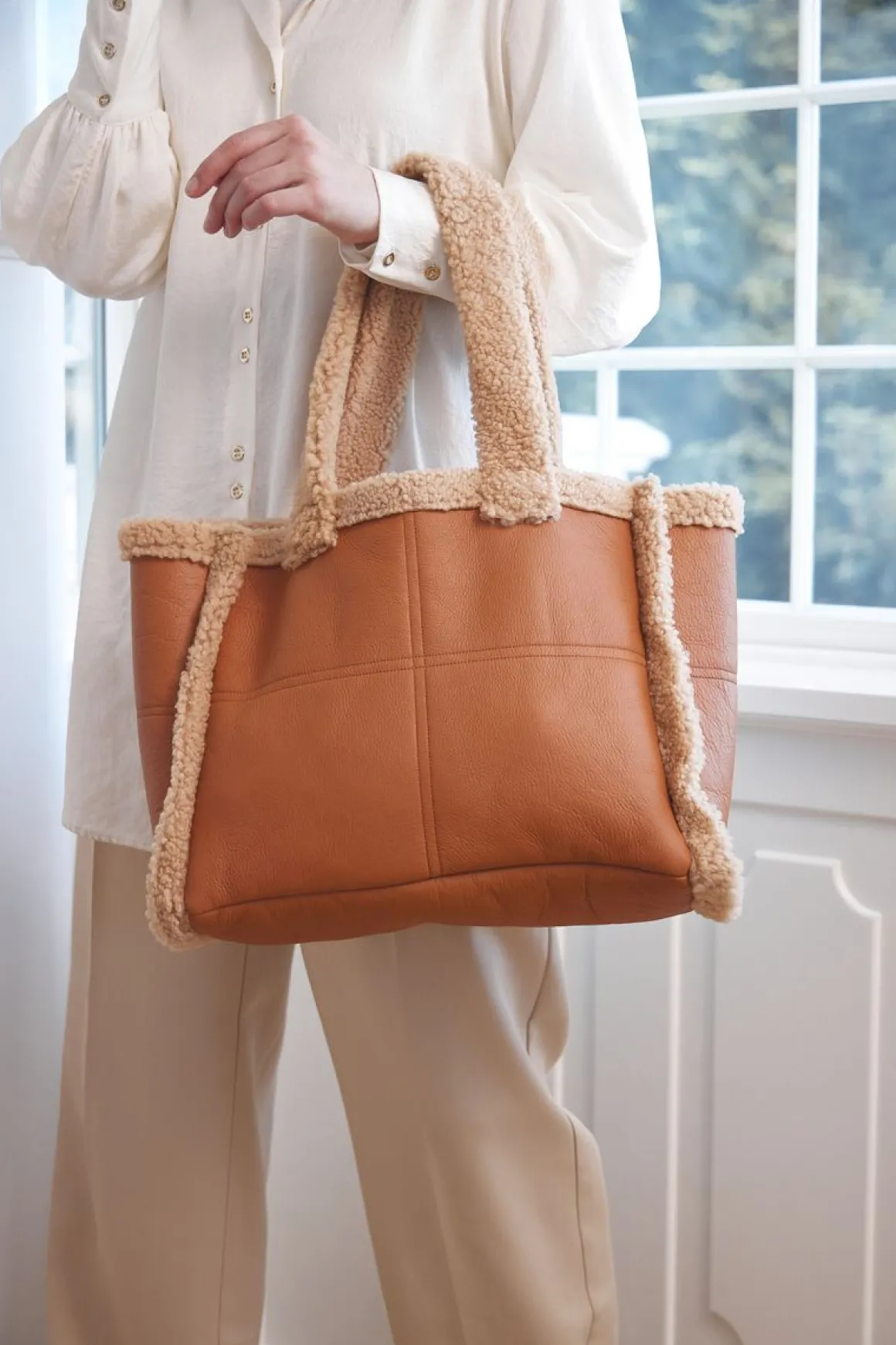 Rosaline Shopper