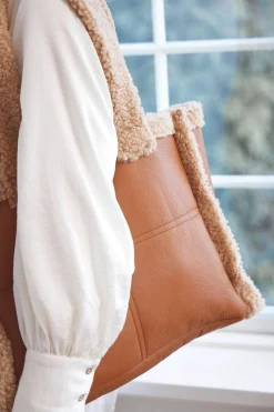Rosaline Shopper