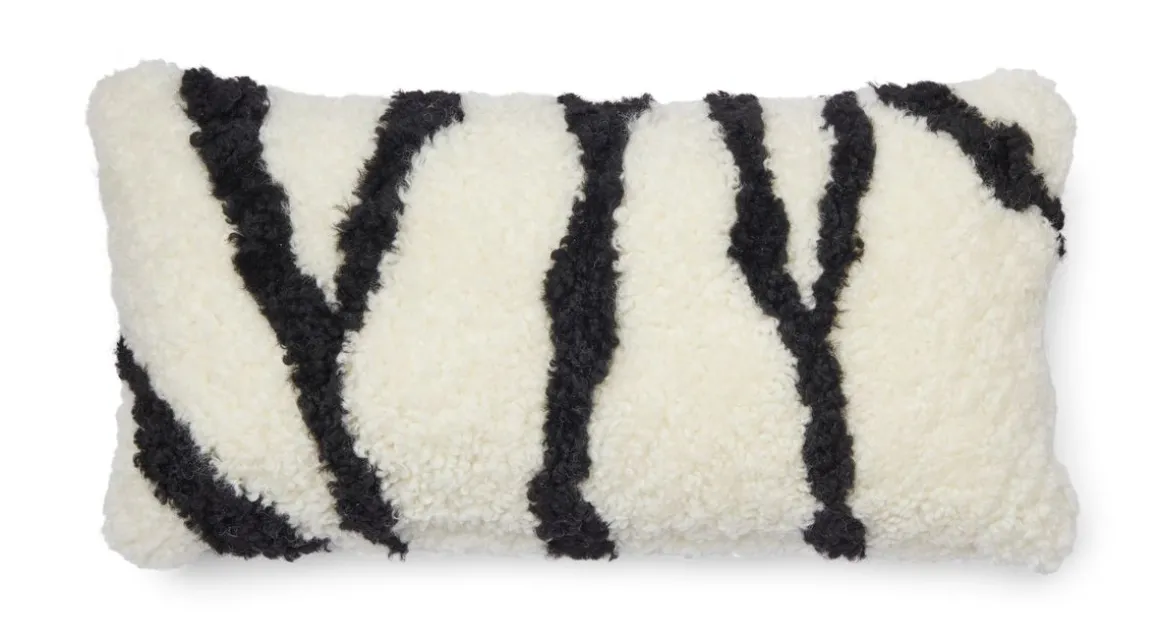 Zebra Lammeskindspude | Korthåret | New Zealand | Dobbeltsidet | 30x60 cm